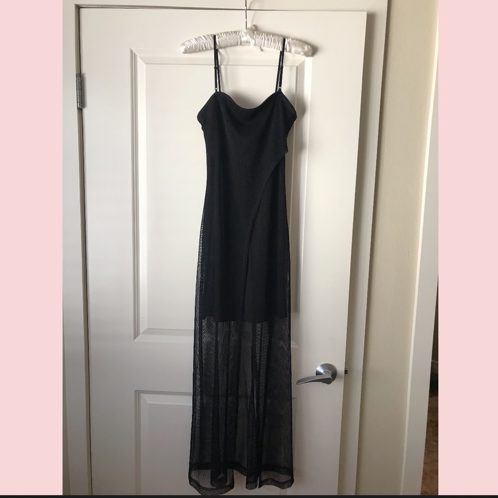 Black vintage dress with mesh lining and train!